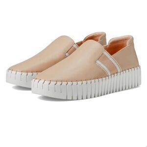 Anne Klein, Runway, slip ons in nude. NIB, Size 6